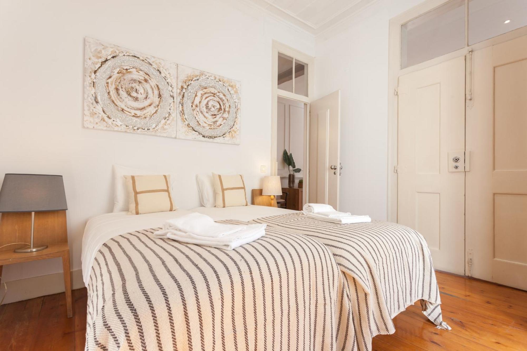 Tejo Vintage Three-Bedroom Apartment - By Lu Holidays Lisboa Eksteriør bilde